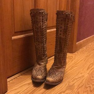 Corral Western Boots. Snip Toe. Size 7. Stunning!